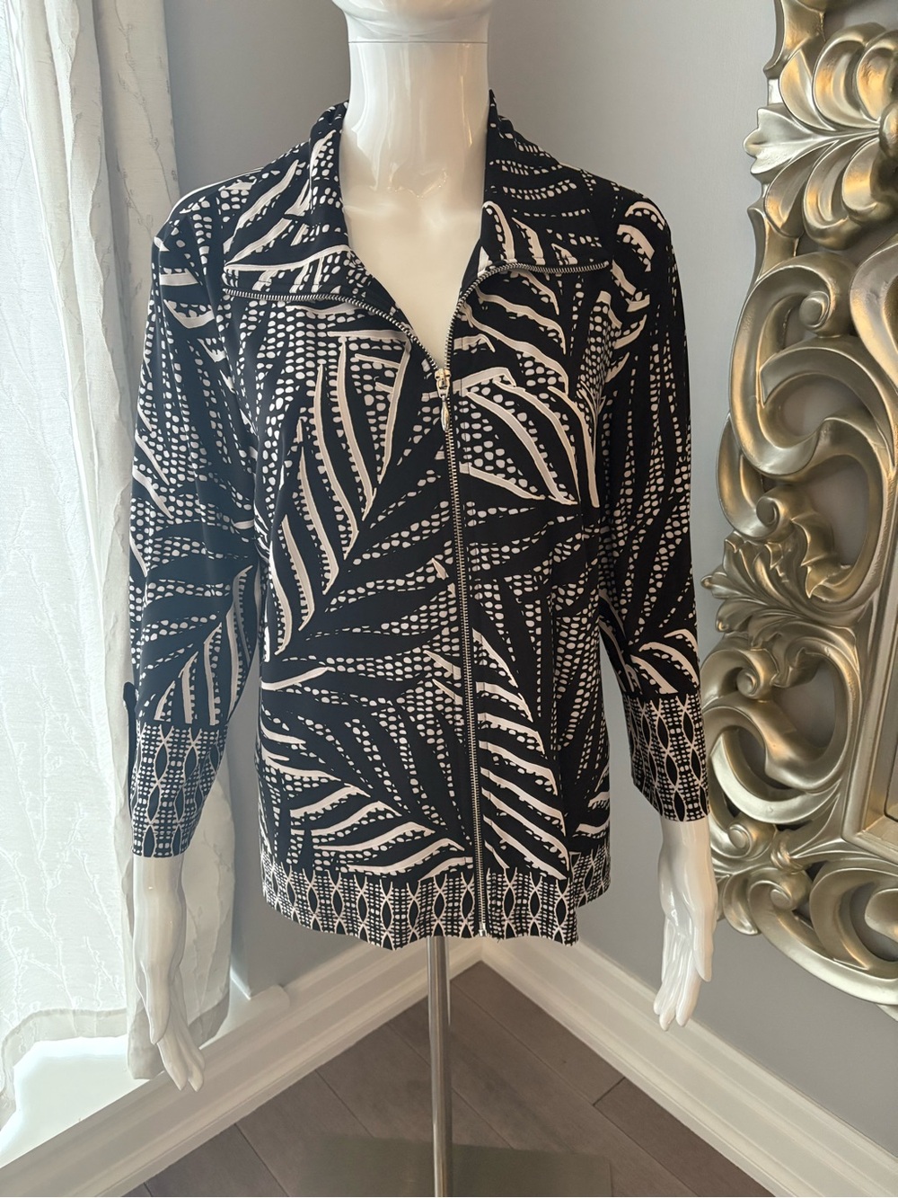 Joseph Ribkoff Black and White Zip-Front Patterned Jacket and camisole set.
